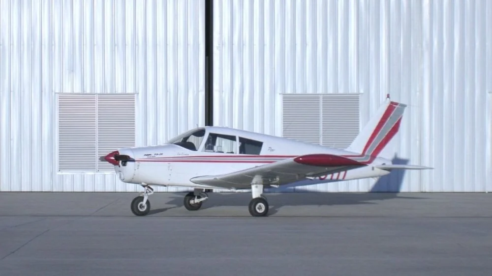 Piper PA-28 Cherokee Cruiser exterior